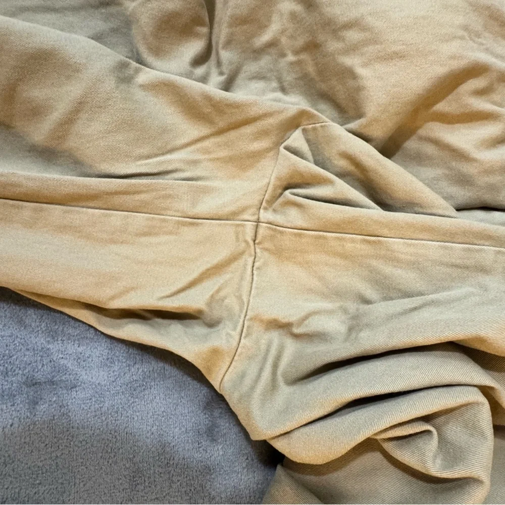 TNA Tan Track Pants for Women

#1244 - Picture 3 of 12